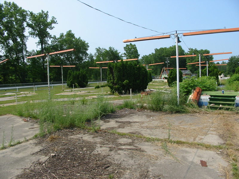 Lakeshore Putt-Putt Golf - June 2002 (newer photo)